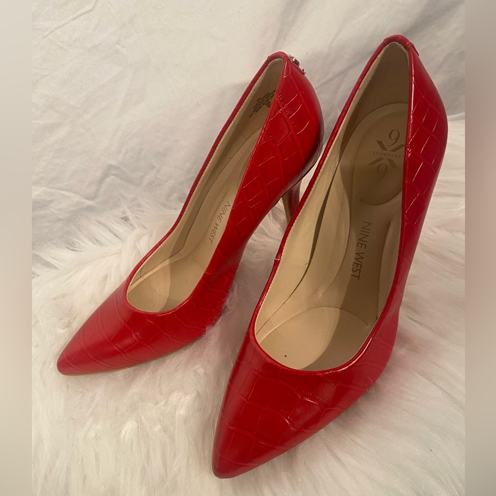 Nine west point toed heels, red size 5